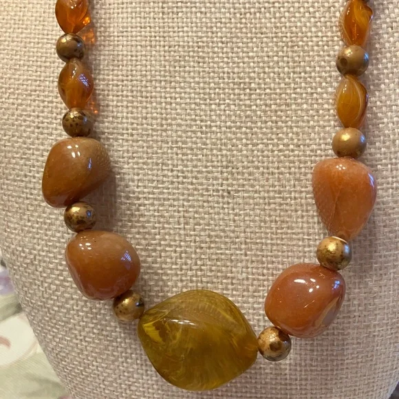 CARNELIAN STONE NECKLACE WITH TOGGEL CLASP AND PEARLS
Vintage Carnelian 18” - Picture 17 of 17
